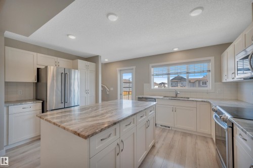 8 1530 Tamarack Boulevard, Edmonton, AB - Indoor Photo Showing Kitchen