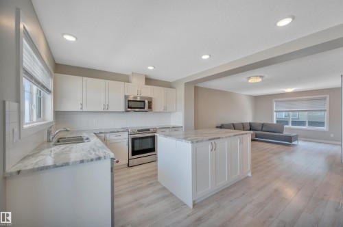 8 1530 Tamarack Boulevard, Edmonton, AB - Indoor Photo Showing Kitchen With Double Sink With Upgraded Kitchen