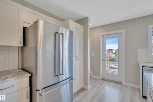 8 1530 Tamarack Boulevard, Edmonton, AB - Indoor Photo Showing Kitchen