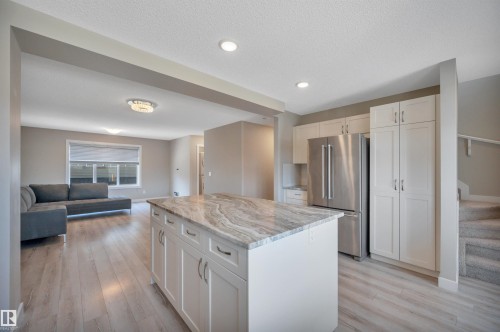 8 1530 Tamarack Boulevard, Edmonton, AB - Indoor Photo Showing Kitchen