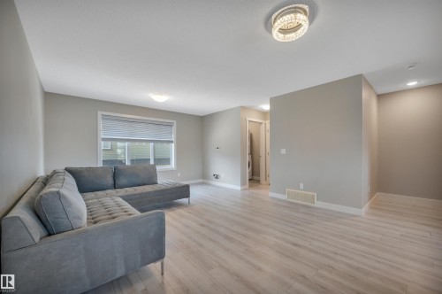 8 1530 Tamarack Boulevard, Edmonton, AB - Indoor Photo Showing Living Room