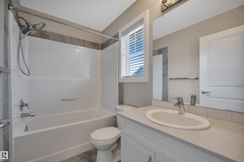 8 1530 Tamarack Boulevard, Edmonton, AB - Indoor Photo Showing Bathroom