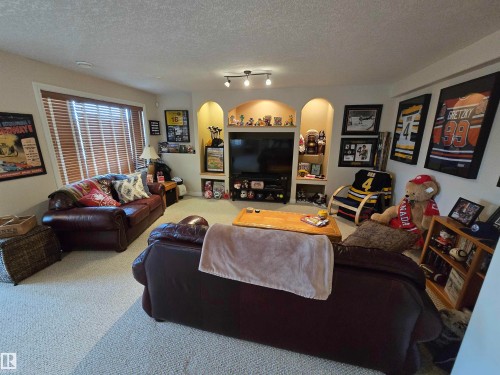 7429 162 Avenue, Edmonton, AB - Indoor Photo Showing Living Room