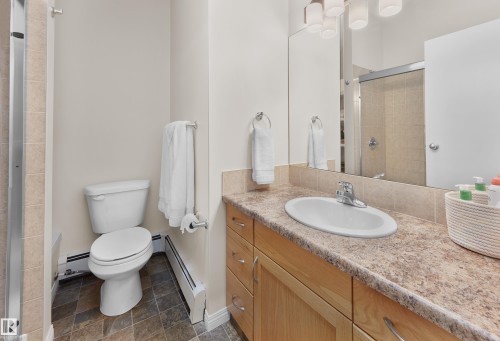 11140 83 Avenue, Edmonton, AB - Indoor Photo Showing Bathroom