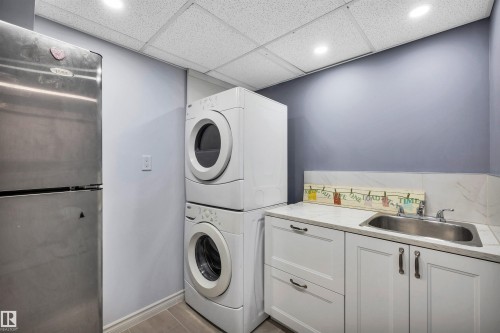 14204 31 Street, Edmonton, AB - Indoor Photo Showing Laundry Room