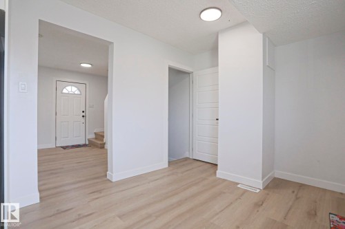 32 Habitat Crescent, Edmonton, AB - Indoor Photo Showing Other Room