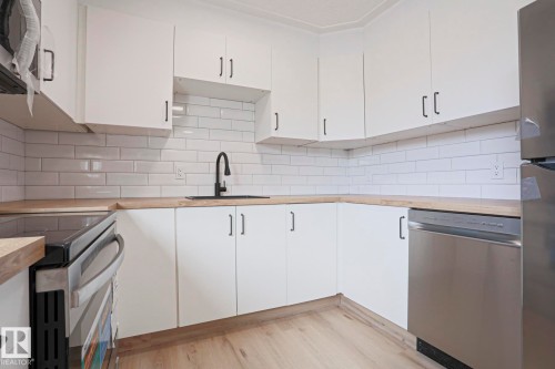 32 Habitat Crescent, Edmonton, AB - Indoor Photo Showing Kitchen