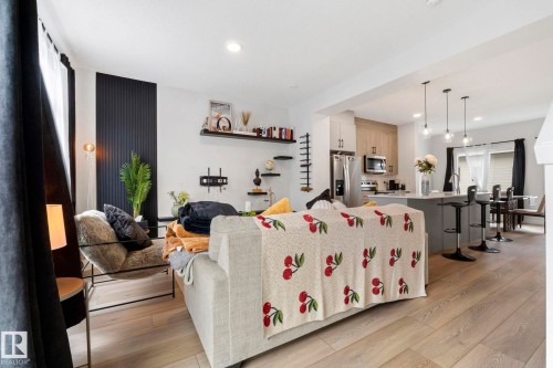 163 804 Welsh Drive, Edmonton, AB - Indoor