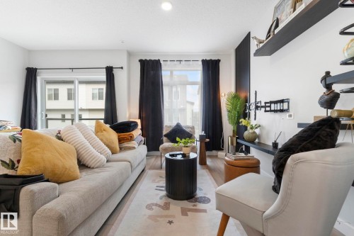 163 804 Welsh Drive, Edmonton, AB - Indoor Photo Showing Living Room