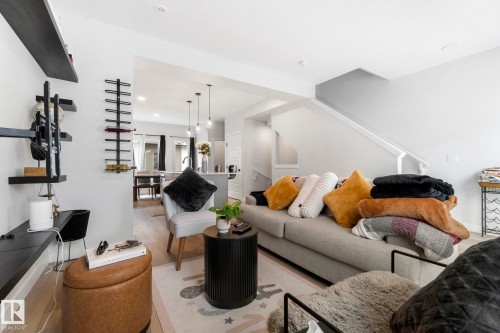 163 804 Welsh Drive, Edmonton, AB - Indoor Photo Showing Living Room