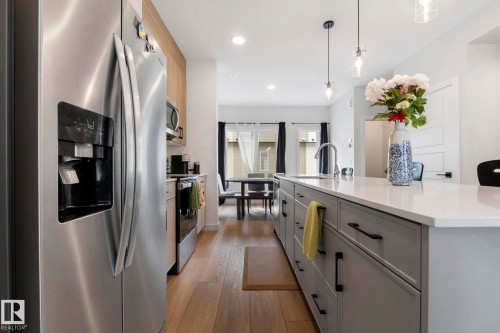163 804 Welsh Drive, Edmonton, AB - Indoor Photo Showing Kitchen With Upgraded Kitchen