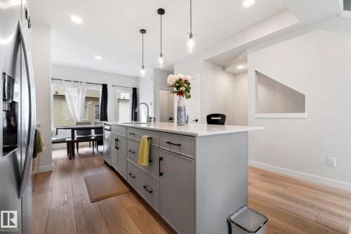 163 804 Welsh Drive, Edmonton, AB - Indoor Photo Showing Kitchen With Upgraded Kitchen