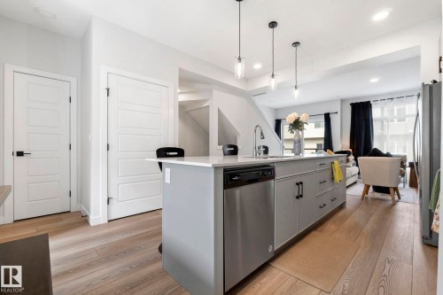 163 804 Welsh Drive, Edmonton, AB - Indoor Photo Showing Kitchen