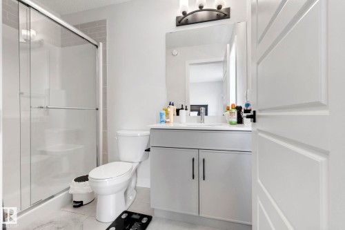 163 804 Welsh Drive, Edmonton, AB - Indoor Photo Showing Bathroom