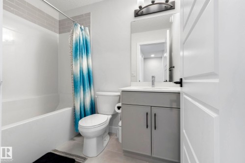 163 804 Welsh Drive, Edmonton, AB - Indoor Photo Showing Bathroom