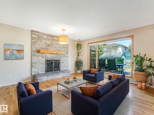 1060 Wedgewood Boulevard, Edmonton, AB - Indoor Photo Showing Living Room With Fireplace