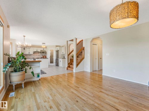 1060 Wedgewood Boulevard, Edmonton, AB - Indoor
