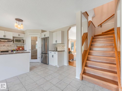 1060 Wedgewood Boulevard, Edmonton, AB - Indoor Photo Showing Kitchen With Double Sink