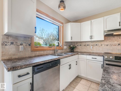 1060 Wedgewood Boulevard, Edmonton, AB - Indoor Photo Showing Kitchen With Double Sink