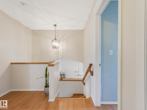 1060 Wedgewood Boulevard, Edmonton, AB - Indoor Photo Showing Other Room