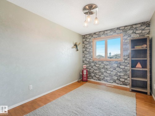 1060 Wedgewood Boulevard, Edmonton, AB - Indoor Photo Showing Other Room