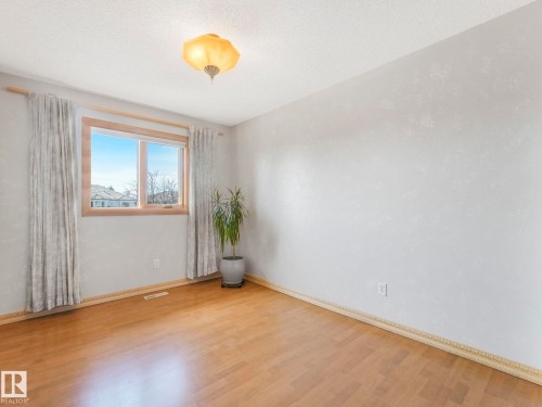 1060 Wedgewood Boulevard, Edmonton, AB - Indoor Photo Showing Other Room