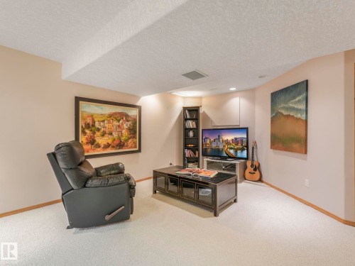 1060 Wedgewood Boulevard, Edmonton, AB - Indoor