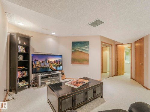 1060 Wedgewood Boulevard, Edmonton, AB - Indoor Photo Showing Other Room