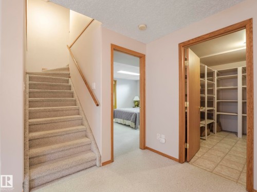 1060 Wedgewood Boulevard, Edmonton, AB - Indoor Photo Showing Other Room
