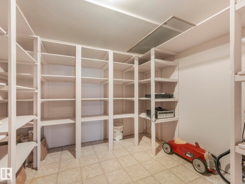 1060 Wedgewood Boulevard, Edmonton, AB - Indoor With Storage