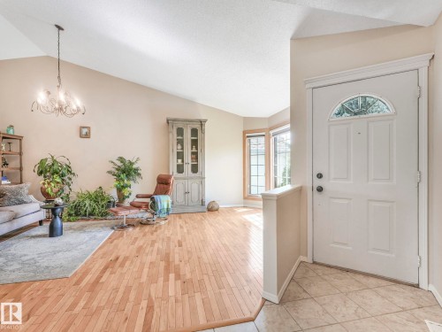 1060 Wedgewood Boulevard, Edmonton, AB - Indoor