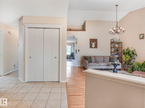 1060 Wedgewood Boulevard, Edmonton, AB - Indoor