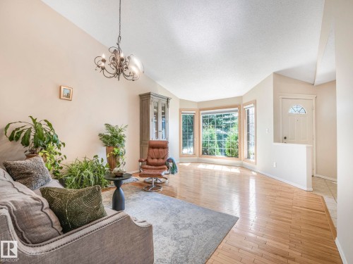 1060 Wedgewood Boulevard, Edmonton, AB - Indoor Photo Showing Other Room