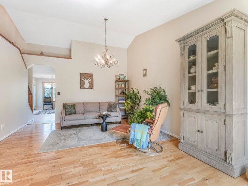 1060 Wedgewood Boulevard, Edmonton, AB - Indoor Photo Showing Other Room