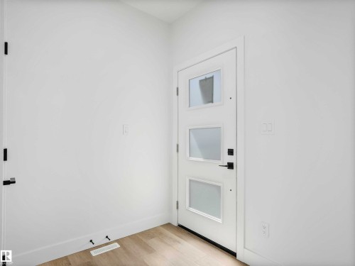731 30 Street, Edmonton, AB - Indoor Photo Showing Other Room