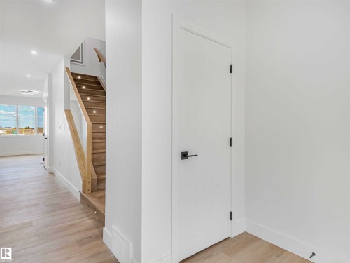 731 30 Street, Edmonton, AB - Indoor Photo Showing Other Room