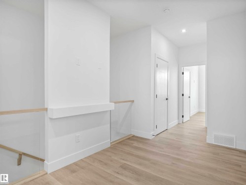 731 30 Street, Edmonton, AB - Indoor Photo Showing Other Room