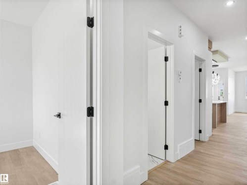 731 30 Street, Edmonton, AB - Indoor Photo Showing Other Room