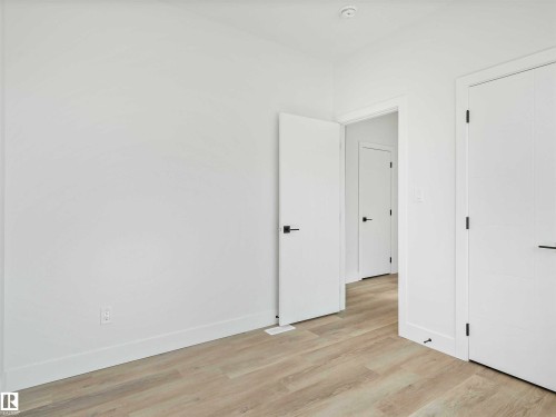 731 30 Street, Edmonton, AB - Indoor Photo Showing Other Room