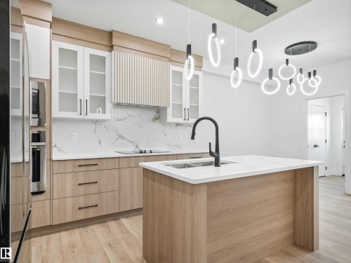 731 30 Street, Edmonton, AB - Indoor Photo Showing Kitchen