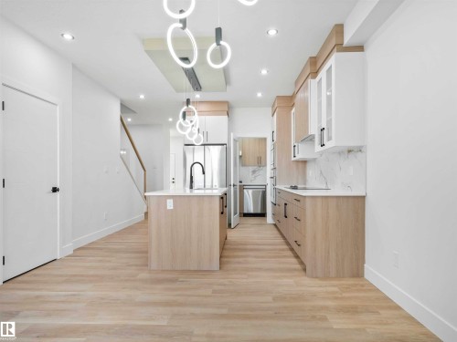 731 30 Street, Edmonton, AB - Indoor Photo Showing Kitchen