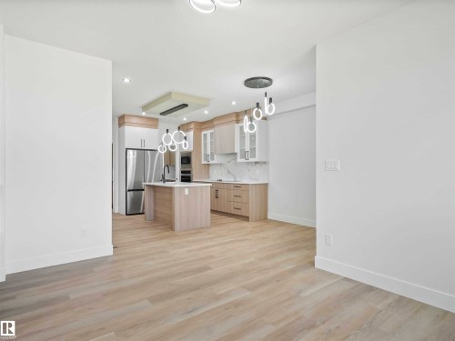 731 30 Street, Edmonton, AB - Indoor Photo Showing Kitchen