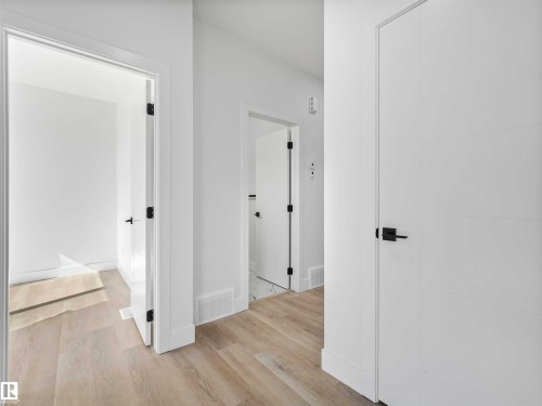 731 30 Street, Edmonton, AB - Indoor Photo Showing Other Room