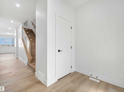 731 30 Street, Edmonton, AB - Indoor Photo Showing Other Room