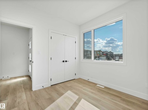 731 30 Street, Edmonton, AB - Indoor Photo Showing Other Room