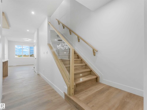 731 30 Street, Edmonton, AB - Indoor Photo Showing Other Room