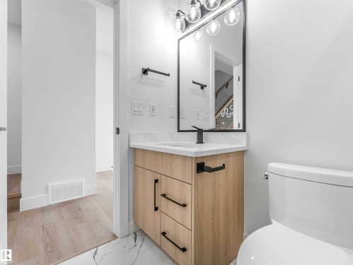 731 30 Street, Edmonton, AB - Indoor Photo Showing Bathroom