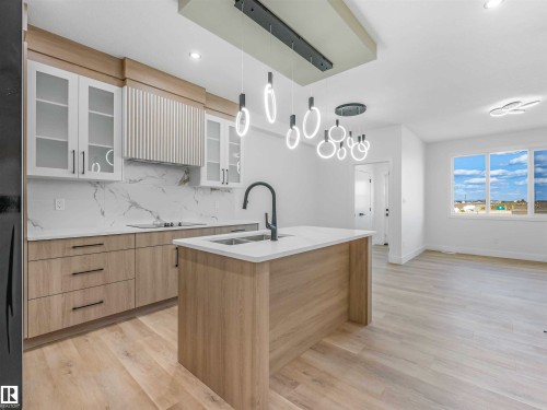 731 30 Street, Edmonton, AB - Indoor Photo Showing Kitchen