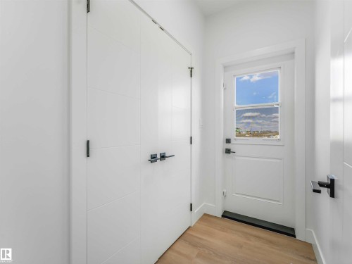 731 30 Street, Edmonton, AB - Indoor Photo Showing Other Room