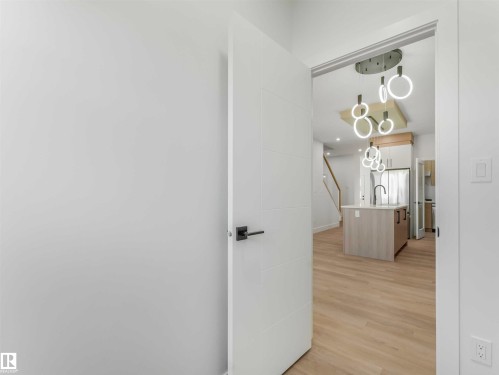 731 30 Street, Edmonton, AB - Indoor Photo Showing Other Room